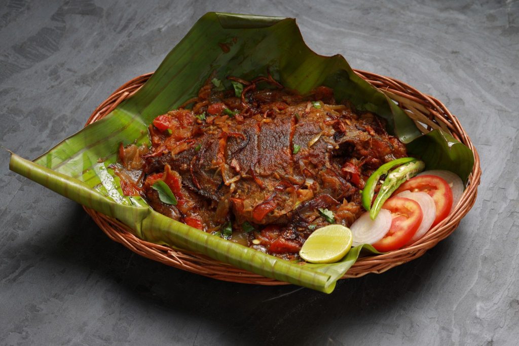 🦐 2. karimeen pollichathu